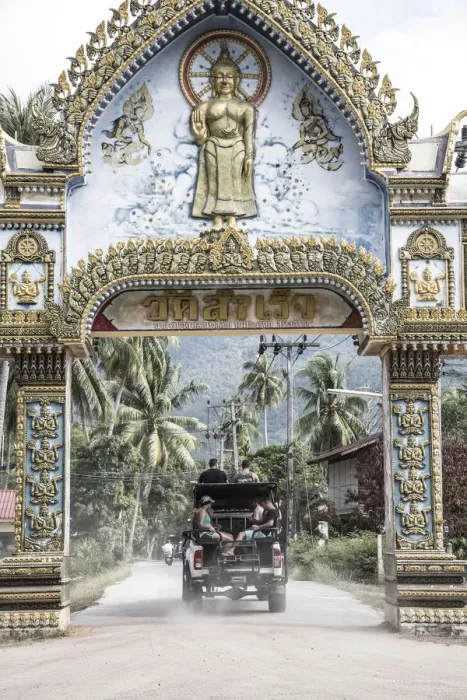 Framed Print : Tourists on tour of Wat Samret, Koh Samui, Thailand Framed Print : Tourists on tour of Wat Samret, Koh Samui, Thailand