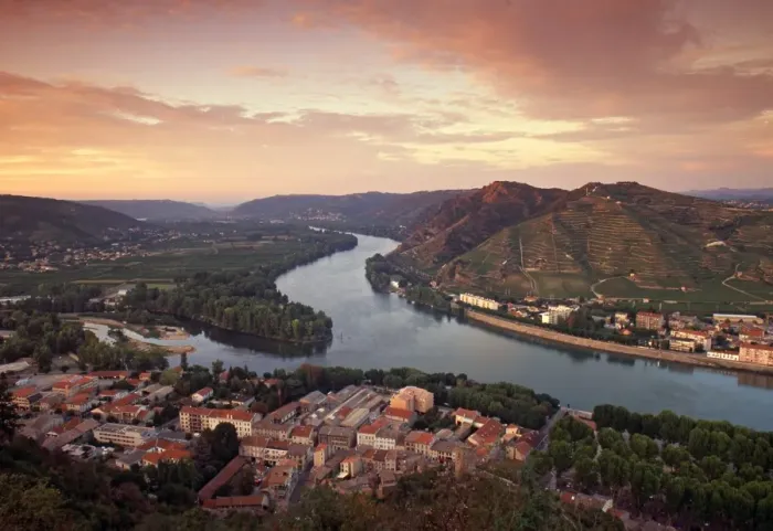 Framed Print : Tournon sur Rhone Framed Print : Tournon sur Rhone