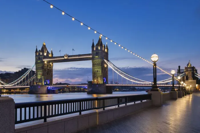 Framed Print : Tower Bridge at Dawn, London, England Framed Print : Tower Bridge at Dawn, London, England
