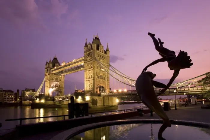 Framed Print : Tower Bridge and Girl with a Dolphin fountain