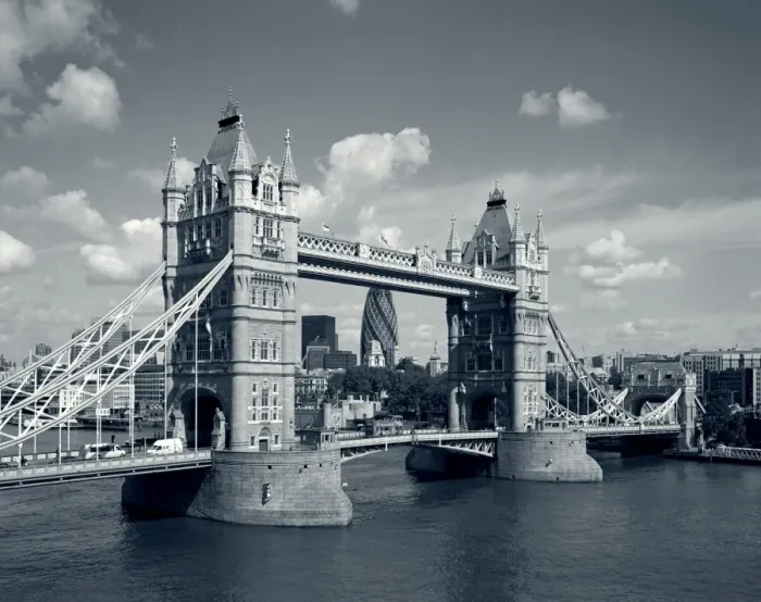 Framed Print : Tower Bridge & Thames River Framed Print : Tower Bridge & Thames River
