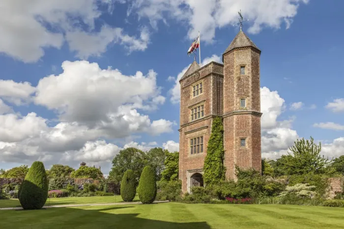 Framed Print : Tower of Sissinghurst Castle, Cranbrook, Kent, England