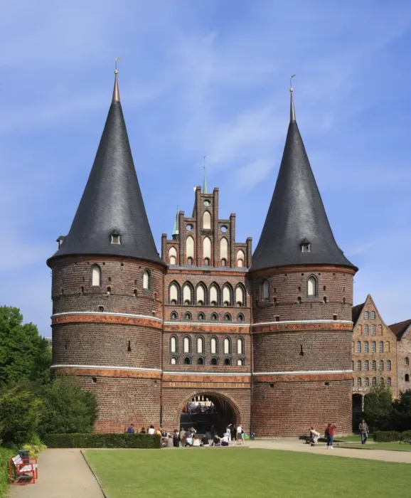 Framed Print : Town gate Holstentor (1478) Framed Print : Town gate Holstentor (1478)