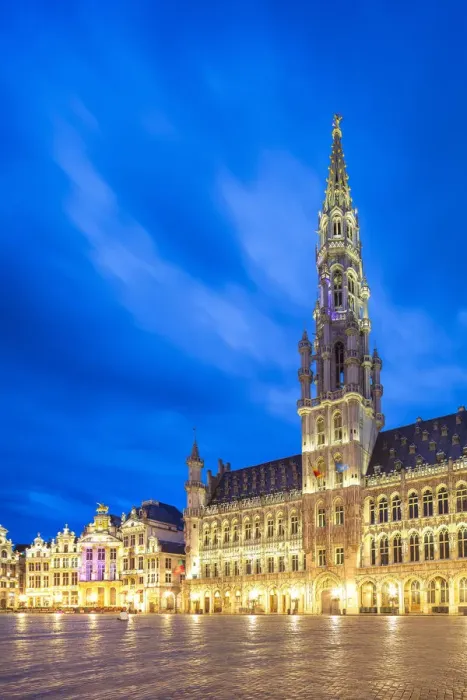 Framed Print : Town Hall in Grand Place in Brussels by night, Belgium Framed Print : Town Hall in Grand Place in Brussels by night, Belgium