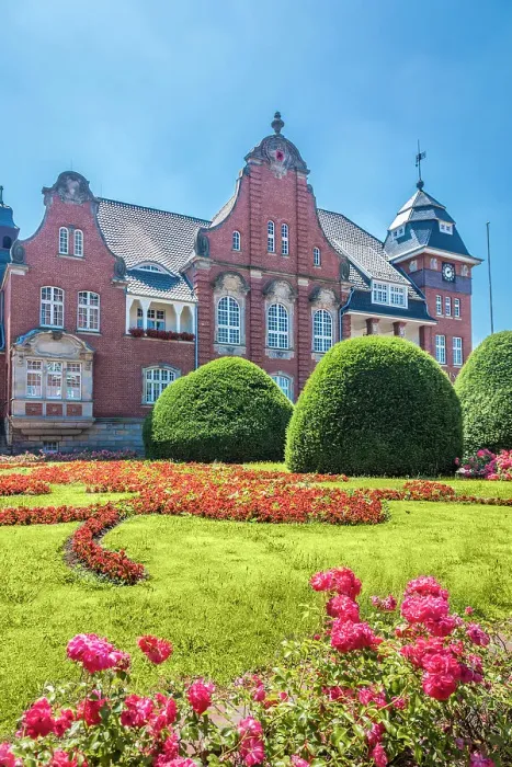 Framed Print : Town hall in the old town of Papenburg, Emsland, Lower Saxony, Germany Framed Print : Town hall in the old town of Papenburg, Emsland, Lower Saxony, Germany