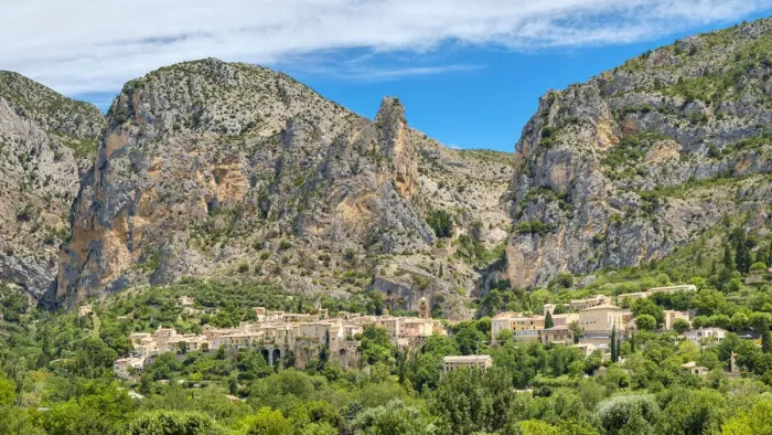 Framed Print : Town of Moustiers-Sainte-Marie at the entrance of the Gorge du Verdon Framed Print : Town of Moustiers-Sainte-Marie at the entrance of the Gorge du Verdon
