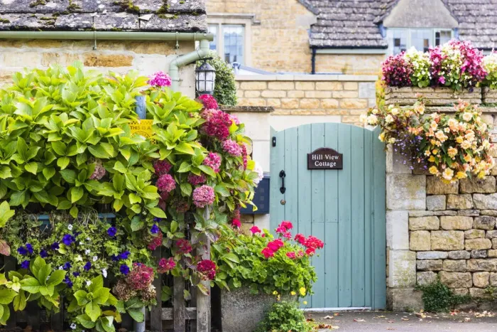 Framed Print : Traditional Cotswold architecture, Gloucestershire, UK Framed Print : Traditional Cotswold architecture, Gloucestershire, UK