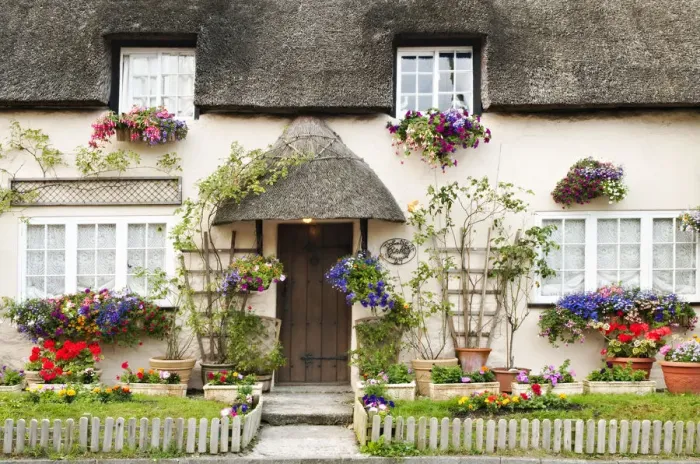 Framed Print : Traditional cottage in West Lulworth, Dorset, UK Framed Print : Traditional cottage in West Lulworth, Dorset, UK