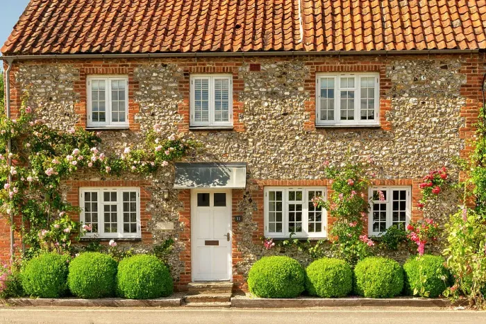 Framed Print : Traditional Flint Cottage, Burnham Market, Norfolk, England Framed Print : Traditional Flint Cottage, Burnham Market, Norfolk, England