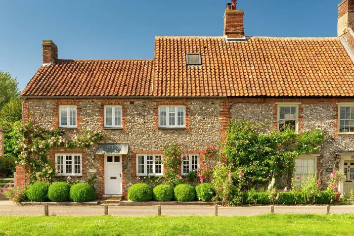 Framed Print : Traditional Flint Cottage, Burnham Market, Norfolk, England Framed Print : Traditional Flint Cottage, Burnham Market, Norfolk, England