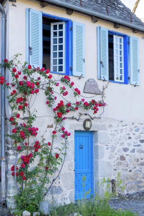 Framed Print : A traditional house next to the Dordogne river, Argentat, Correze, Nouvelle-Aquitaine, France
