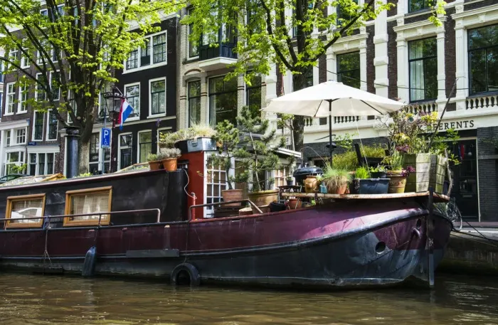 Framed Print : Traditional houseboat, Amsterdam, the Netherlands Framed Print : Traditional houseboat, Amsterdam, the Netherlands