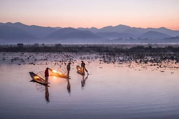 Traditional Intha fisherman, Inle Lake, Shan State, Burma, (MR)