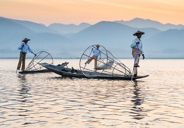 Traditional Intha fishermen on Inle Lake, Burma  /  Myanmar