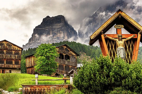 Traditional rustic wooden houses in the village of Coi in Val di Zoldo, with Mount Pelmo behind. Zoldo valley, Cadore, Belluno province, Veneto, Italy