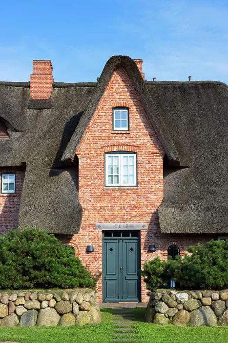 Framed Print : Traditional thatched house, Keitum, Sylt, Schleswig Holstein, Germany Framed Print : Traditional thatched house, Keitum, Sylt, Schleswig Holstein, Germany