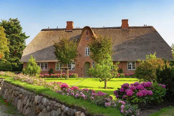 Framed Print : Traditional thatched house, Keitum, Sylt, Schleswig Holstein, Germany Framed Print : Traditional thatched house, Keitum, Sylt, Schleswig Holstein, Germany