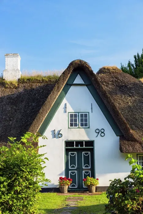 Framed Print : Traditional thatched house, Keitum, Sylt, Schleswig Holstein, Germany Framed Print : Traditional thatched house, Keitum, Sylt, Schleswig Holstein, Germany