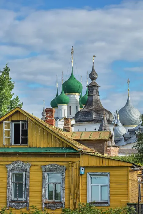 Framed Print : Traditional vintage wooden house, Rostov, Yaroslavl region, Russia Framed Print : Traditional vintage wooden house, Rostov, Yaroslavl region, Russia