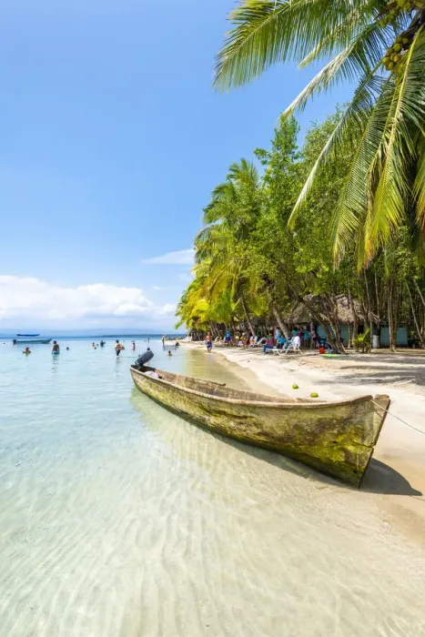 Framed Print : Traditional wooden boat. Playa Estrella (Starfish beach), Colon island