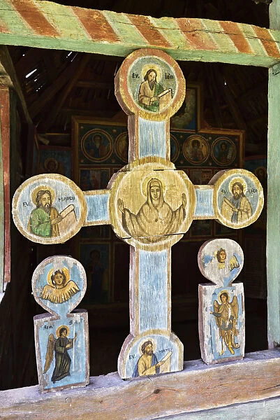 Traditional wooden crossroad crucifix, Bunesti, Valcea county