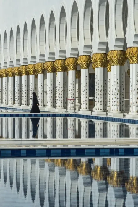 Framed Print : Traditionally Middle Eastern dressed woman walking in the Sheikh Zayed Mosque, Abu Dhabi Framed Print : Traditionally Middle Eastern dressed woman walking in the Sheikh Zayed Mosque, Abu Dhabi