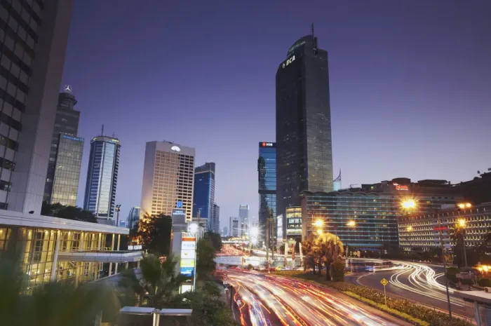 Framed Print : Traffic moving along Jalan Thamsin at dusk, Jakarta, Java, Indonesia Framed Print : Traffic moving along Jalan Thamsin at dusk, Jakarta, Java, Indonesia