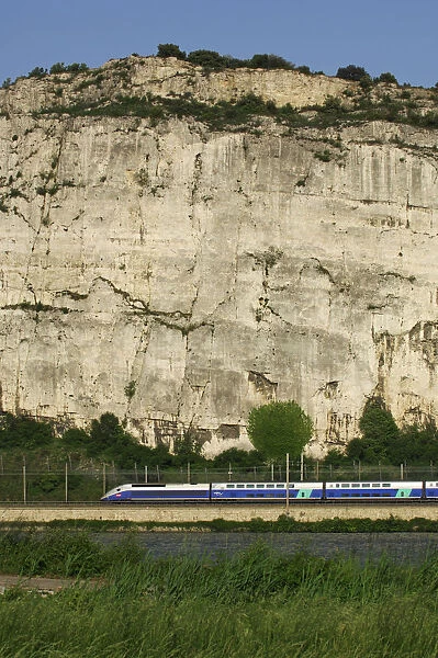 Train, Bourg-Saint-Andeol, Rha'ne, Ardache, Rha'nes Alpes, France