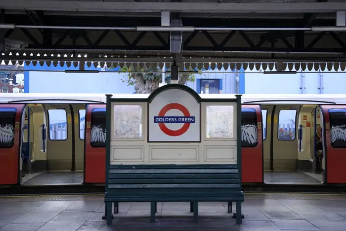 Framed Print : A train in Golders Green underground station in London, England Framed Print : A train in Golders Green underground station in London, England