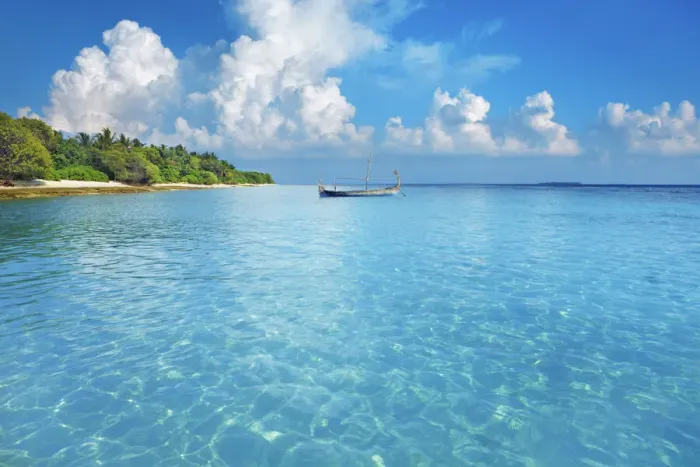 Framed Print : Tropical lagoon with dhoni - Maldives, Baa Atoll, Kunfunadhoo - Soneva Fushi Framed Print : Tropical lagoon with dhoni - Maldives, Baa Atoll, Kunfunadhoo - Soneva Fushi