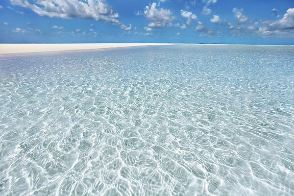 Tropical lagoon with sandbank - Maldives, South Male Atoll, Mahaanaelhihuraa - Rihiveli