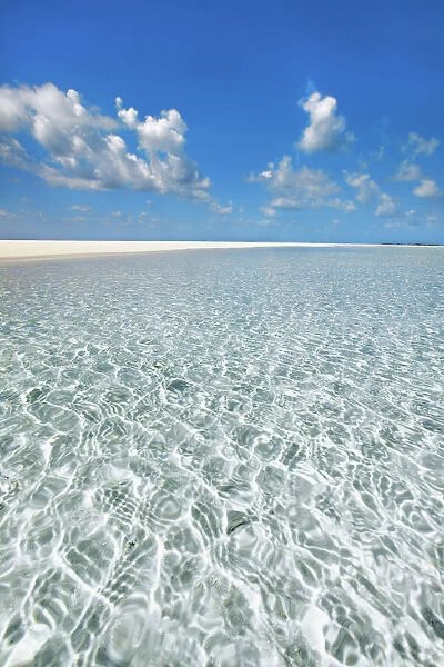 Tropical lagoon with sandbank - Maldives, South Male Atoll, Mahaanaelhihuraa - Rihiveli