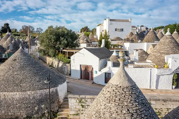 Framed Print : Trulli di Alberobello, houses with the typical conical stone roofs. Puglia, Italy Framed Print : Trulli di Alberobello, houses with the typical conical stone roofs. Puglia, Italy