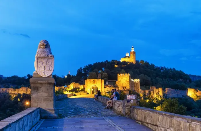 Framed Print : Tsarevets fortress and the Ascension Cathedral on the top of the hill, at dusk Framed Print : Tsarevets fortress and the Ascension Cathedral on the top of the hill, at dusk
