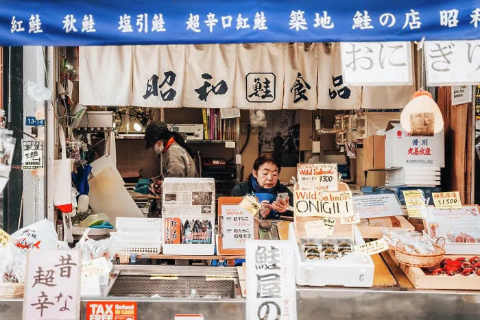 Framed Print : Tsukiji Outer Market, Tokyo, Japan. Shopkeepers at traditional fish market stall selling onigiri and salmon Framed Print : Tsukiji Outer Market, Tokyo, Japan. Shopkeepers at traditional fish market stall selling onigiri and salmon
