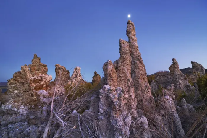 Framed Print : Tufa formations and moon at Mono Lake - USA, California, Mono, Mono Lake Framed Print : Tufa formations and moon at Mono Lake - USA, California, Mono, Mono Lake