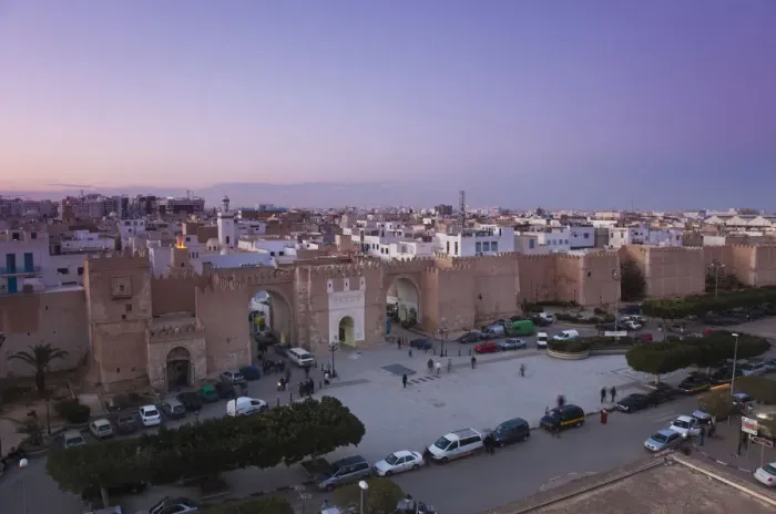 Framed Print : Tunisia, Tunisian Central Coast, Sfax, elevated view of the Medina along Avenue Ali Framed Print : Tunisia, Tunisian Central Coast, Sfax, elevated view of the Medina along Avenue Ali