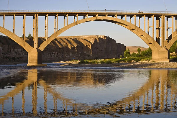 Turkey, Eastern Turkey, Hasankeyf, Modern bridge reflecting in Tigris River