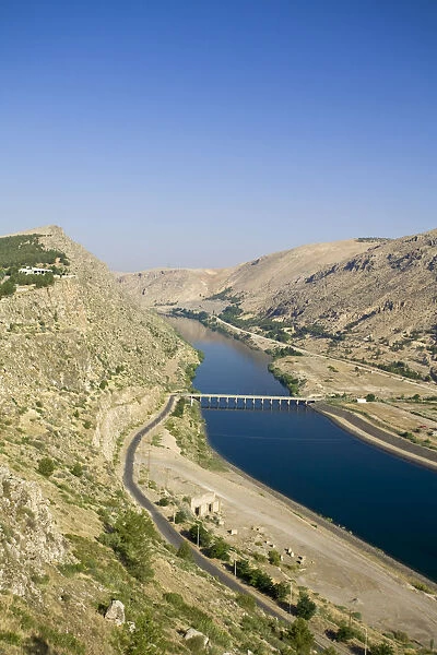 Turkey, Eastern Turkey, near Adiyaman, Ataturk Dam - part of GAP (Southeastern Anatolia