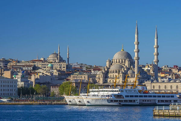 Turkey, Istanbul, Sultanahmet, The Golden Horn, New Mosque (Yeni Camii)