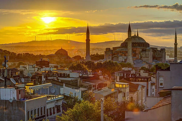 Turkey, Istanbul, Sultanahmet, Sunrise over Hagia Sophia (or Ayasofya), Greek Orthodox
