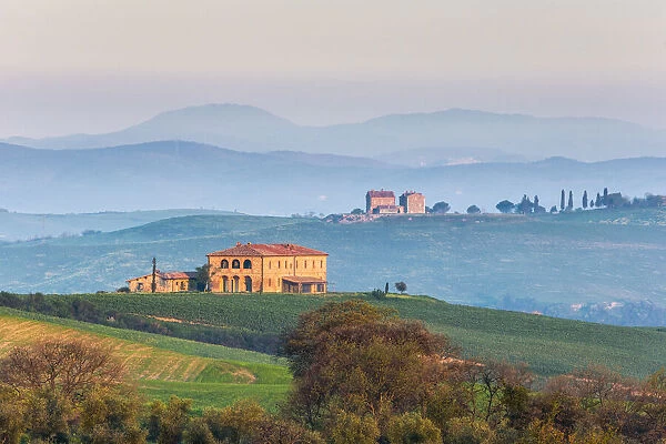 Tuscan farmhouse in the Val d Orcia, near Pienza, Tuscany, Italy