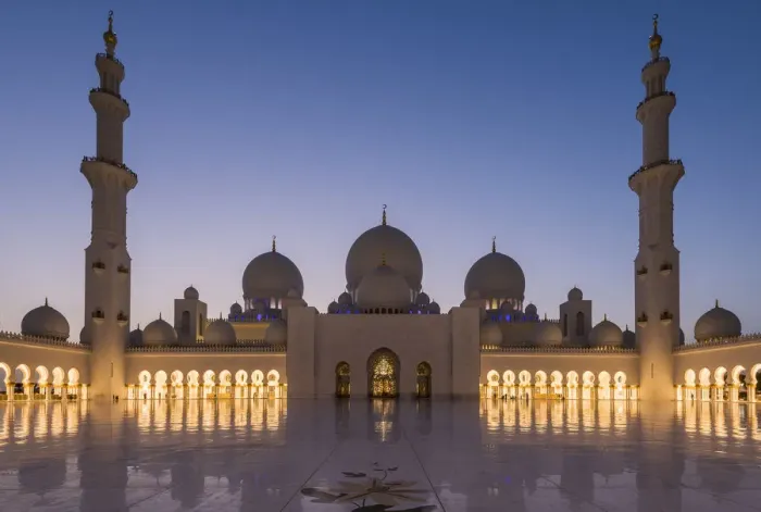 Framed Print : Twilight view of the inner courtyard of Sheikh Zayed Mosque, Abu Dhabi, United Arab
