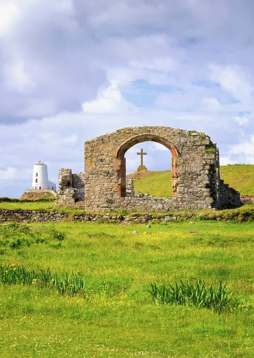 Framed Print : Twr Mawr lighthouse, St Dwynwen Church ruins and a cross on Llanddwyn Island in Anglesey, Wales