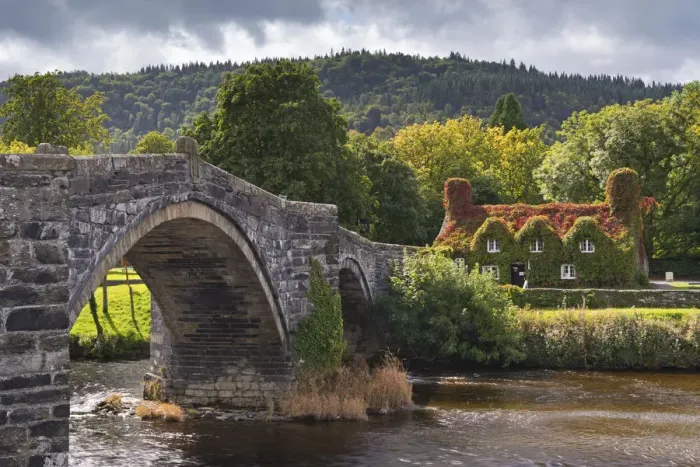 Framed Print : Ty Hwnt i r Bont ivy covered cottage and tea rooms beside stone bridge crossing Framed Print : Ty Hwnt i r Bont ivy covered cottage and tea rooms beside stone bridge crossing