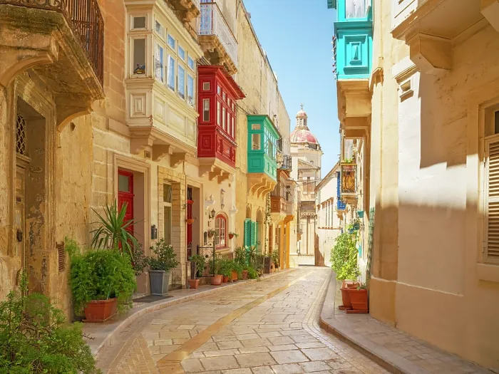 Framed Print : Typical Street of picturesque Vittoriosa (Birgu), Valletta, Malta Framed Print : Typical Street of picturesque Vittoriosa (Birgu), Valletta, Malta