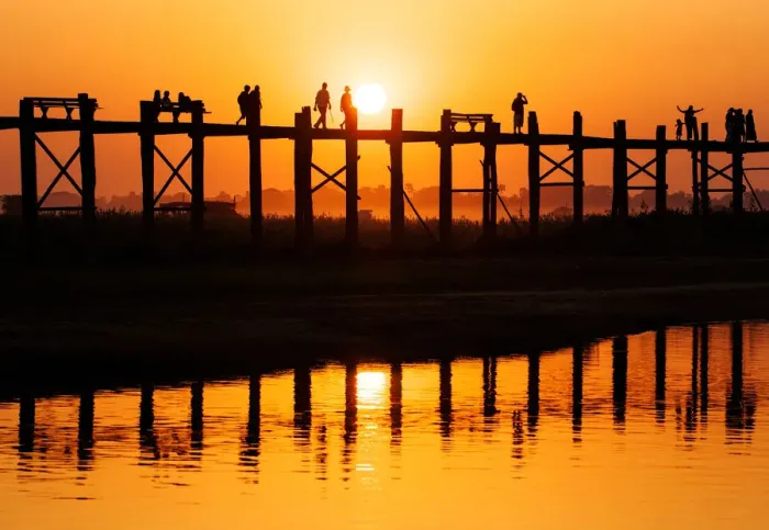 Framed Print : U Bein Bridge (longest teak bridge in the world) at sunset, Amarapura, Mandalay, Burma Framed Print : U Bein Bridge (longest teak bridge in the world) at sunset, Amarapura, Mandalay, Burma