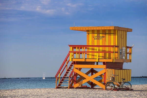 U. S. A, Miami, Miami beach, South Beach, Bike leaning against Life guard beach hut