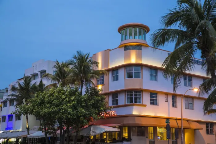 Framed Print : U. S. A, Miami, Miami Beach, South Beach, Ocean Drive, Waldorf Hotel Framed Print : U. S. A, Miami, Miami Beach, South Beach, Ocean Drive, Waldorf Hotel