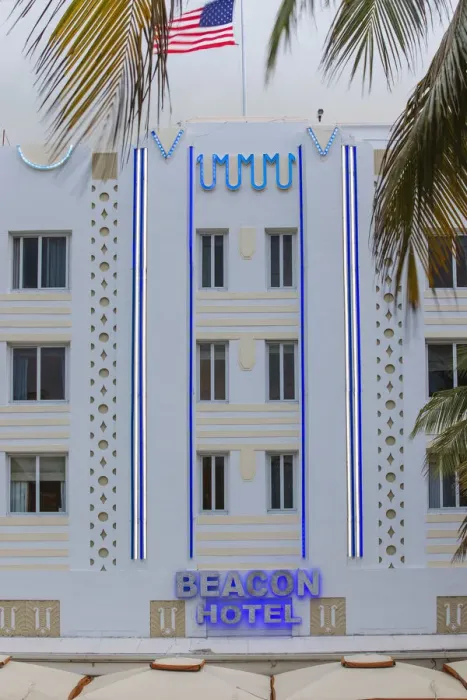 Framed Print : U. S. A, Miami, Miami Beach, South Beach, Ocean Drive, Beacon Hotel Framed Print : U. S. A, Miami, Miami Beach, South Beach, Ocean Drive, Beacon Hotel